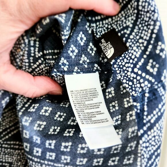 North Face Blue & White Kercheif Print Summer Lightweight Sleeveless Top… - Picture 4 of 4